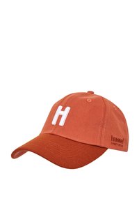 Orange bomullskeps med en mjuk textur, som har en vit broderad 'H' på framsidan och texten 'hummel' på sidan. Böjd skärm.