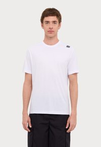 EA7 Emporio Armani Apdrukāts T-krekls - white