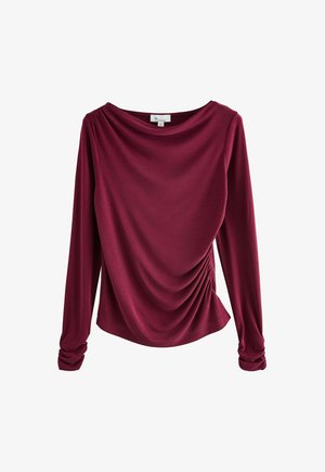 Burgundijas garām piedurknēm tops ar atvērta kakla izgriezumu, drapētiem priekšpusi un sānu ruļļiem. Izgatavots no mīksta auduma ar gludu tekstūru.