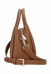 Borsa a mano in pelle marrone con finitura testurizzata, cerniera in argento, manici doppi e tracolla regolabile. Presenta un accento rotondo vicino alla cerniera.