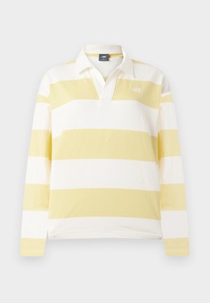 Tricou de rugby cu mâneci lungi, cu dungi orizontale late albe și galben pal și cu guler alb.