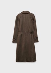 Lange donkerbruine trenchcoat met riem, knoopmanchetten en schouderepauletten, gezien van achteren tegen een effen achtergrond.
