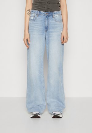 American Eagle BAGGY WIDE LEG - Flared Jeans - iced light indigo