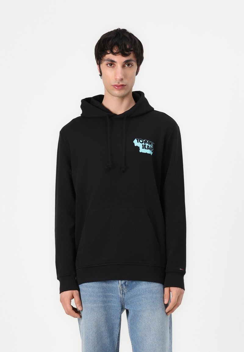 Tommy Jeans STACK BACK LOGO HOODIE - Mikina s kapucí - black
