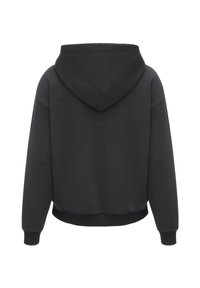 Juodas trumpas džemperis, pagamintas iš medvilnės mišinio, su didele kapšine ir raukiniais ant rankovių bei apačios. Paprastas dizainas, be matomų raštų ar akcentų.