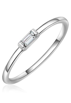 Sudraba gredzens ar minimālistisko dizainu, kurā ir skaidrs taisnstūra formas akmens, kas ieliets eleganta joslā. Pulēts un gluds apdare.