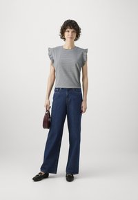 Marc O'Polo DENIM RUFFLES STRIPED - Triko s potiskem - dark blue