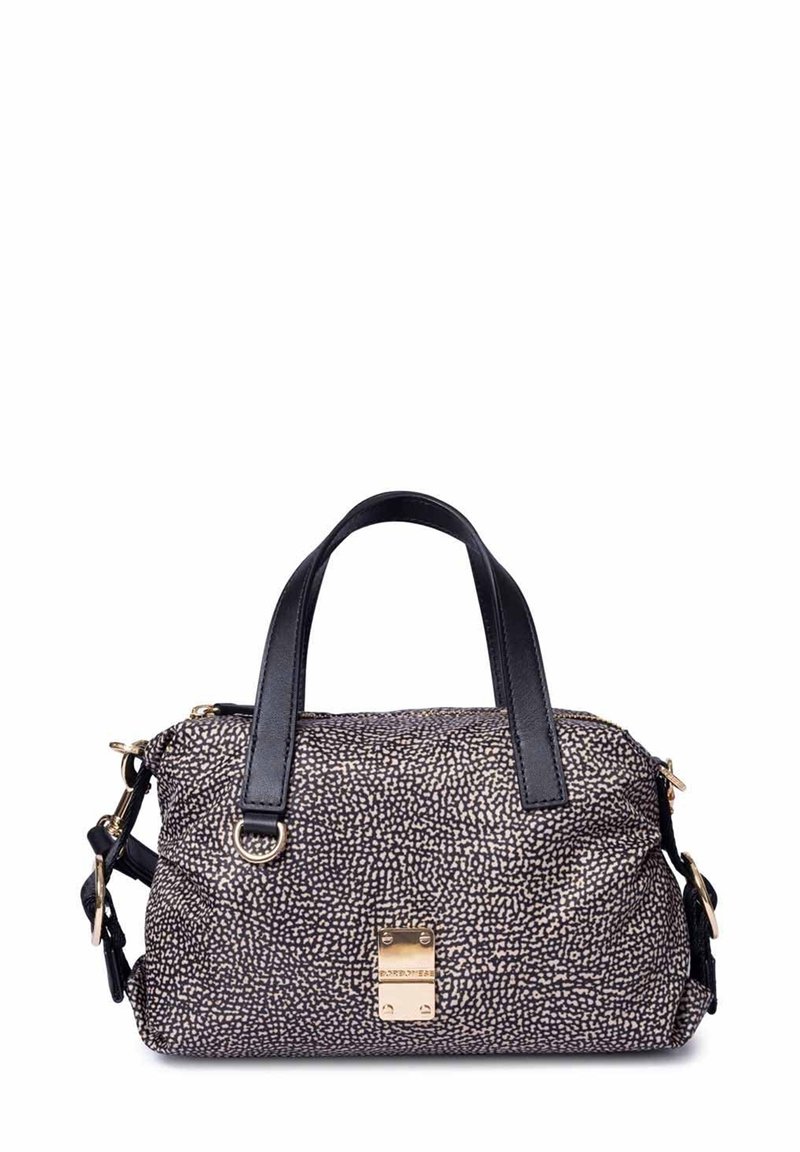 Kleine schwarz-weiße Handtasche mit Muster, schwarzen Griffen, einem goldfarbenen Verschluss vorne und abnehmbarem Schulterriemen mit goldfarbenen Beschlägen.