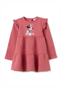 Vestido rosa de manga larga con volantes en los hombros, que presenta un gráfico de Minnie Mouse en negro y flores bordadas en el corpiño.