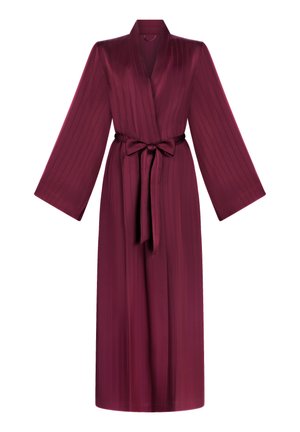 Burgunderfarbenen Satinrobe mit einem Wickeldesign, langen Ärmeln und einem Bindegürtel. Mit vertikalen Nadelstreifen für zusätzliche Textur.