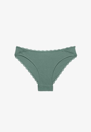 Bomulds-bikiniundertøj i afdæmpet grønt med bølget blondekant langs taljebåndet og benåbningerne. Glat tekstur, minimale sømme.