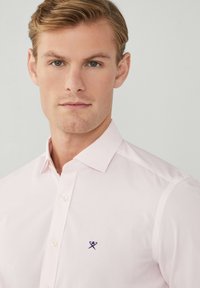 Hackett London ESSENTIAL FINE BENGAL STRIPE - Košile - pink