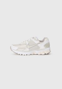 ZOOM VOMERO 5 - Tenisice - white/light bone/phantom/college grey/black