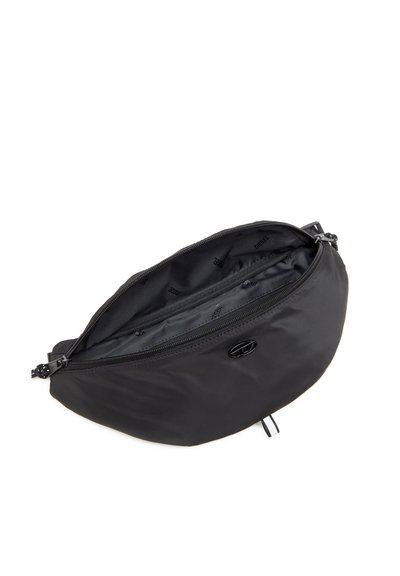 Sac banane noir en nylon avec une forme ovale élégante, fermeture zippée et marquage intérieur. Design minimaliste avec une surface texturée.