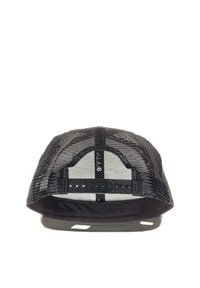 Schwarze Mesh-Snapback-Cap mit einem soliden schwarzen Schirm, versehen mit einem weißen Logo und einer verstellbaren Snap-Verschluss auf der Rückseite zur Größenanpassung.