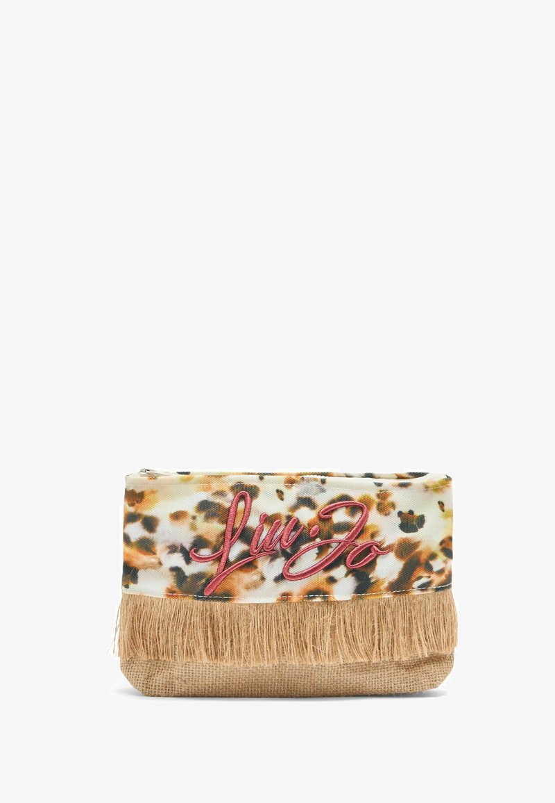 Pochette en imprimé léopard avec logo rose brodé, détails à franges, fond en jute et fermeture éclair. Contrastes de matériaux entre le tissu et le burlap.