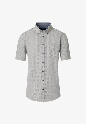 Kurzärmliges, knöpfbares Hemd in Weiß mit blauen geometrischen Mustern, ausgestattet mit einer Brusttasche und blauen Knöpfen entlang der Vorderseite.