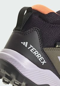adidas Performance UNISEX oliwkowy
