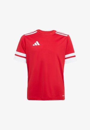 Röd sportt-shirt i polyester, med vita randiga ärmslut och tre vita ränder på axlarna. Adidas-logotyp syns.