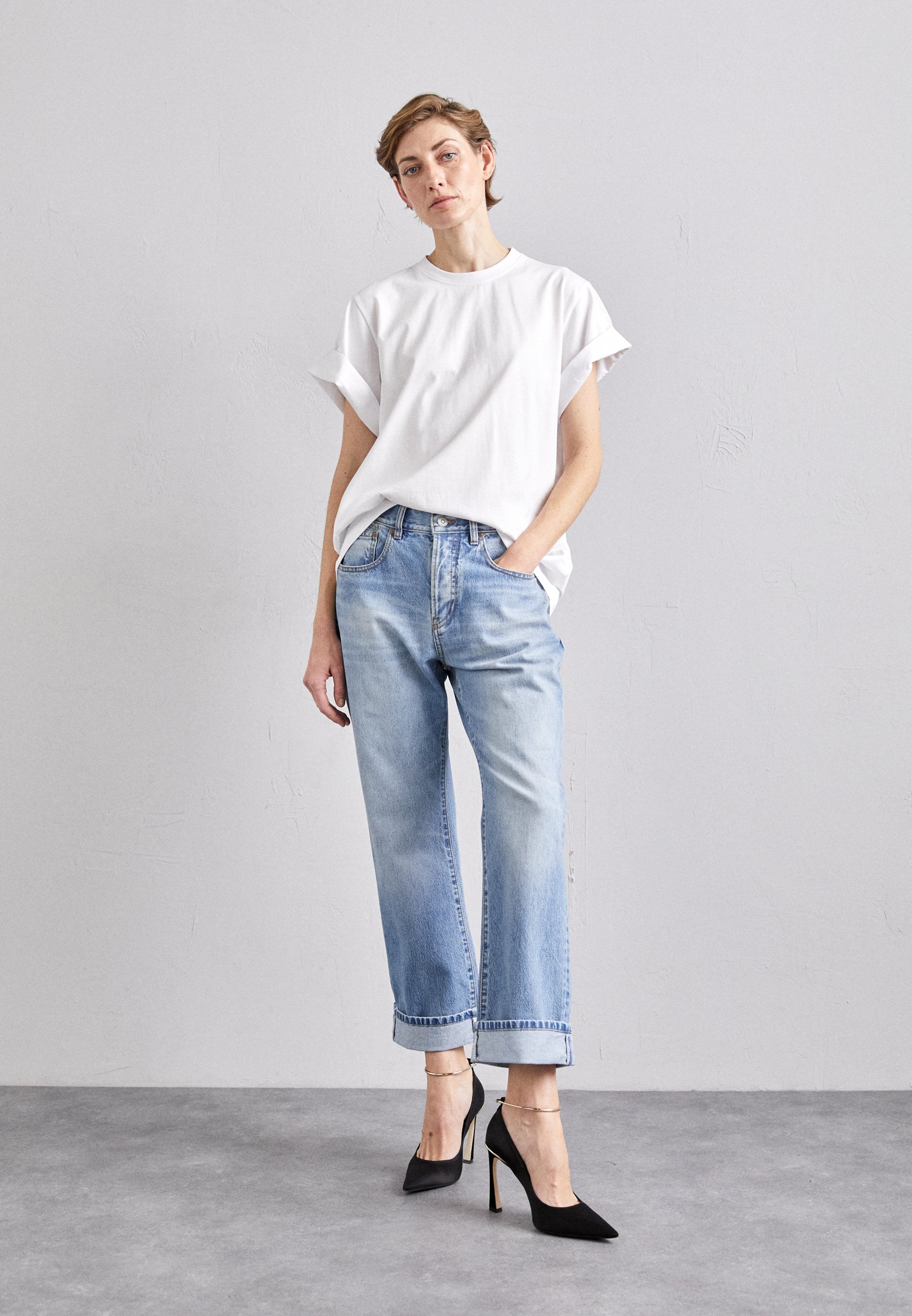 Victoria Beckham レギュラーフィットズボン グレー SS25 Victoria Beckham Straight leg jeans - mid-blue wash/blue