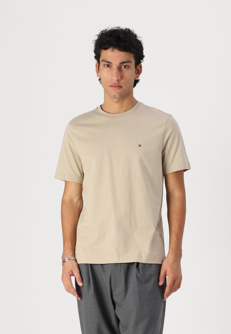 Tommy Hilfiger SEASONAL SOLID TEE - Basic T-shirt - sandalwood