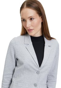 Cartoon MIT REVERSKRAGEN - Blazer - grau weiß