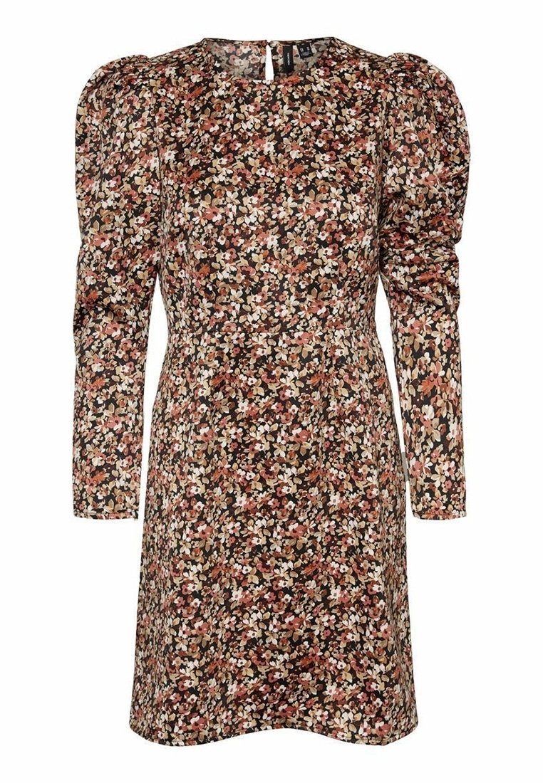 Kwiatowa sukienka z bufkami, z czarnym tłem i skomplikowanymi wzorami różowych, białych i brązowych kwiatów; zamek błyskawiczny z tyłu.