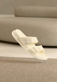 Non sélectionné, white