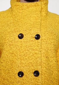 ONLY Petite Kort kappa / rock - yellow