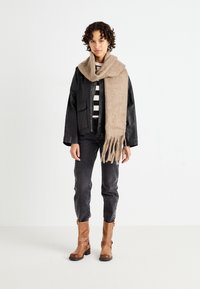 Gina Tricot CHUNKY SCARF - Sjal - light brown