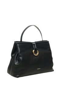 Bolso de mano de cuero negro con un solo asa, detalle de cierre circular en dorado y pequeño logo dorado de "Coccinelle" en la parte delantera.