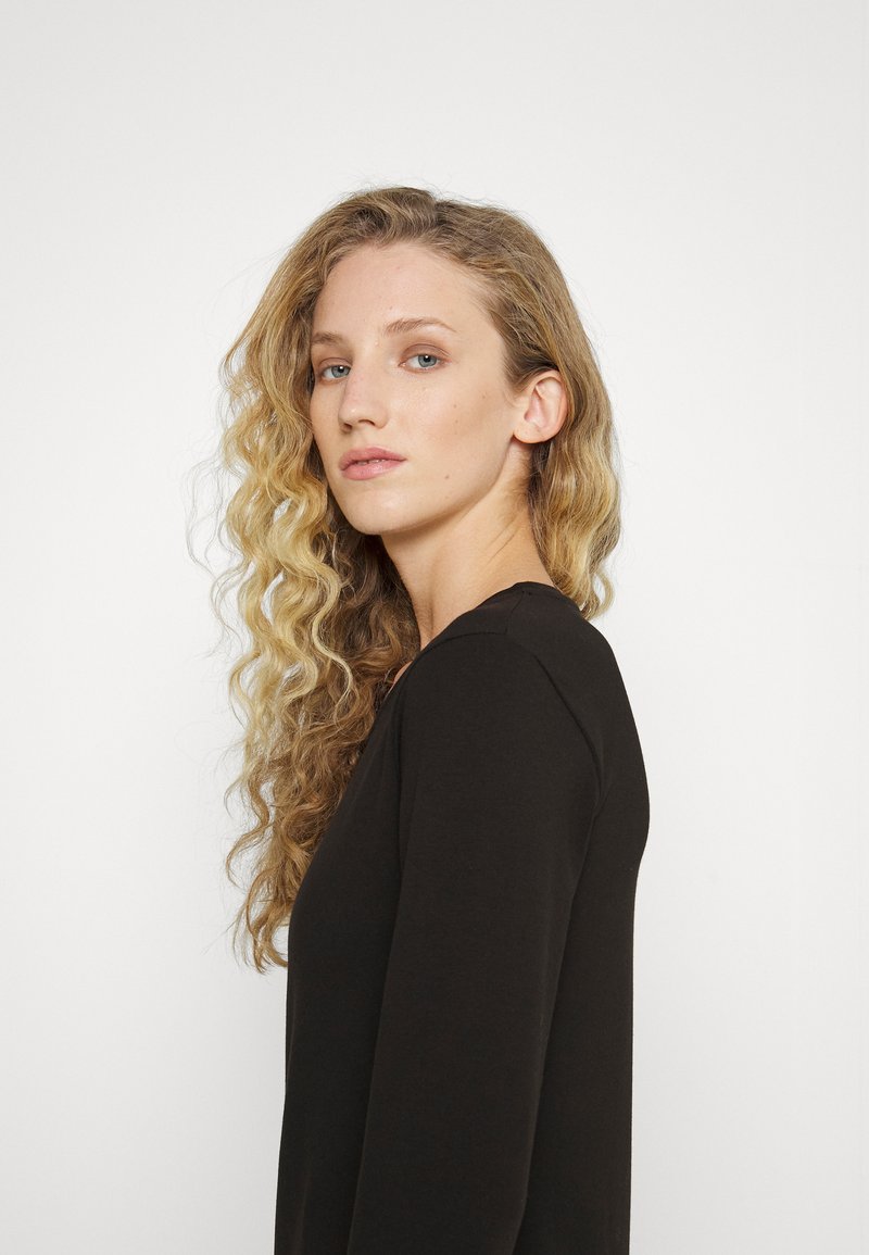 Damen Bekleidung | MUNTHE LOVING Maxikleid black/schwarz - KW02561 Damen Bekleidung | MUNTHE LOVING Maxikleid black/schwarz - KW02561