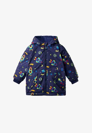 Dunkelblaue Pufferjacke mit Kapuze, die mit bunten Mustern von Raketen, Planeten und Sternen verziert ist. Enthält Fronttaschen und einen Reißverschluss.