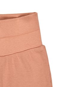 Helle rosa, gerippte Leggings mit einem breiten, elastischen Bund, die eine weiche Textur und eine figurbetonte Passform aufweisen.