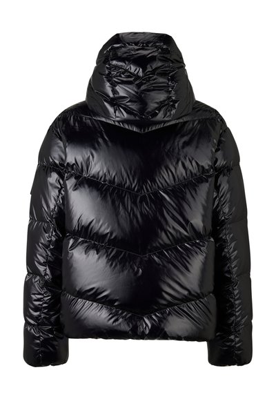 Sorte skinnende puffjakke med chevron-syninger, lange ærmer og en stor polstret hætte, vist fra ryggen på en hvid baggrund.