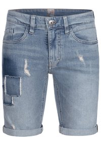 Hellblaue Jeansshorts mit aufgerollten Säumen, distressed Patches und vorne mit Knopf- und Reißverschluss.