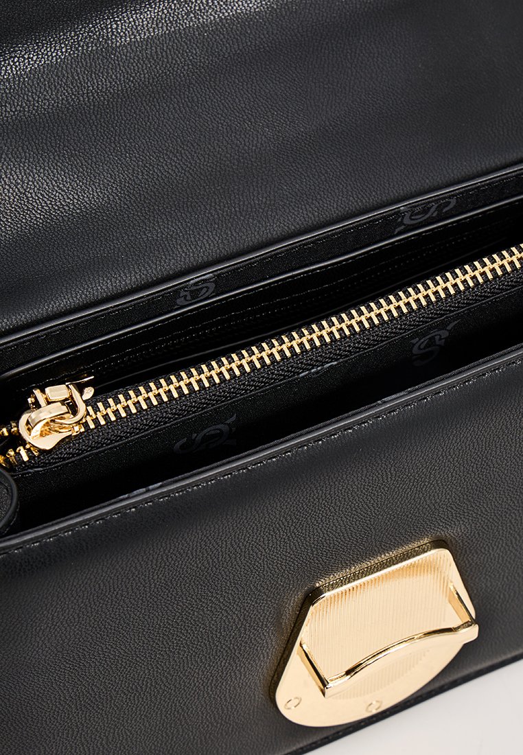 Schwarze Lederhandtasche mit strukturiertem Oberflächenmaterial, goldfarbenem Reißverschluss und Hardware-Details. Verfügt über ein Hauptfach und eine interne Reißverschlusstasche.