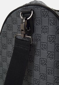 Jordan JAM MONOGRAM DUFFLE BAG UNISEX - Športová taška - smoke grey