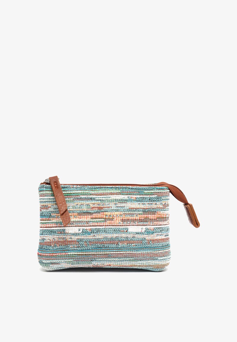 Väike ristkülikukujuline kotike horisontaalse mitmevärvilise kootud mustriga ja pruunide nahast tõmblukukangidega valgel taustal.