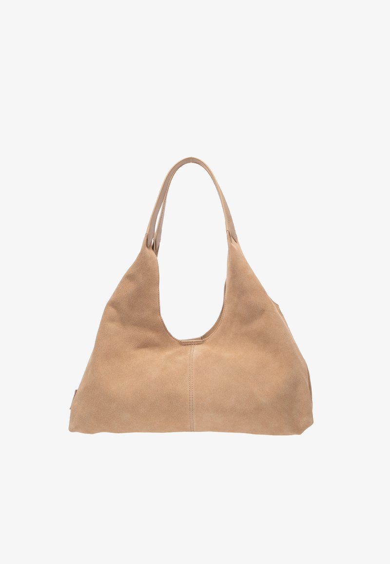 Sac d'épaule en suède marron clair avec une large bandoulière simple et une forme triangulaire souple et décontractée sur fond blanc.
