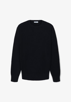 Pull en maille côtelée noir avec un col rond et des manches longues, au look décontracté, fabriqué à partir d'un tissu doux et texturé.