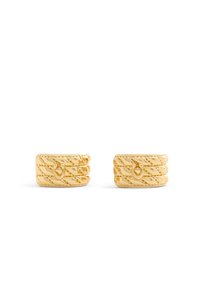 Boucles d'oreilles en or avec un design texturé et en spirale, présentant des lignes diagonales et un petit accent en boucle, finies avec une brillance polie.