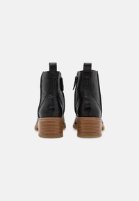 Clarks Botki