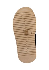 Semelle d'une chaussure beige avec des rainures horizontales, taille 39 marquée, et un petit panneau symbolique au centre.