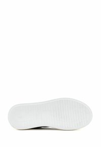 Suela de goma blanca con patrón de agarre texturizado. Bordes suaves y diseño de punta redondeada. Silueta simple y clásica.