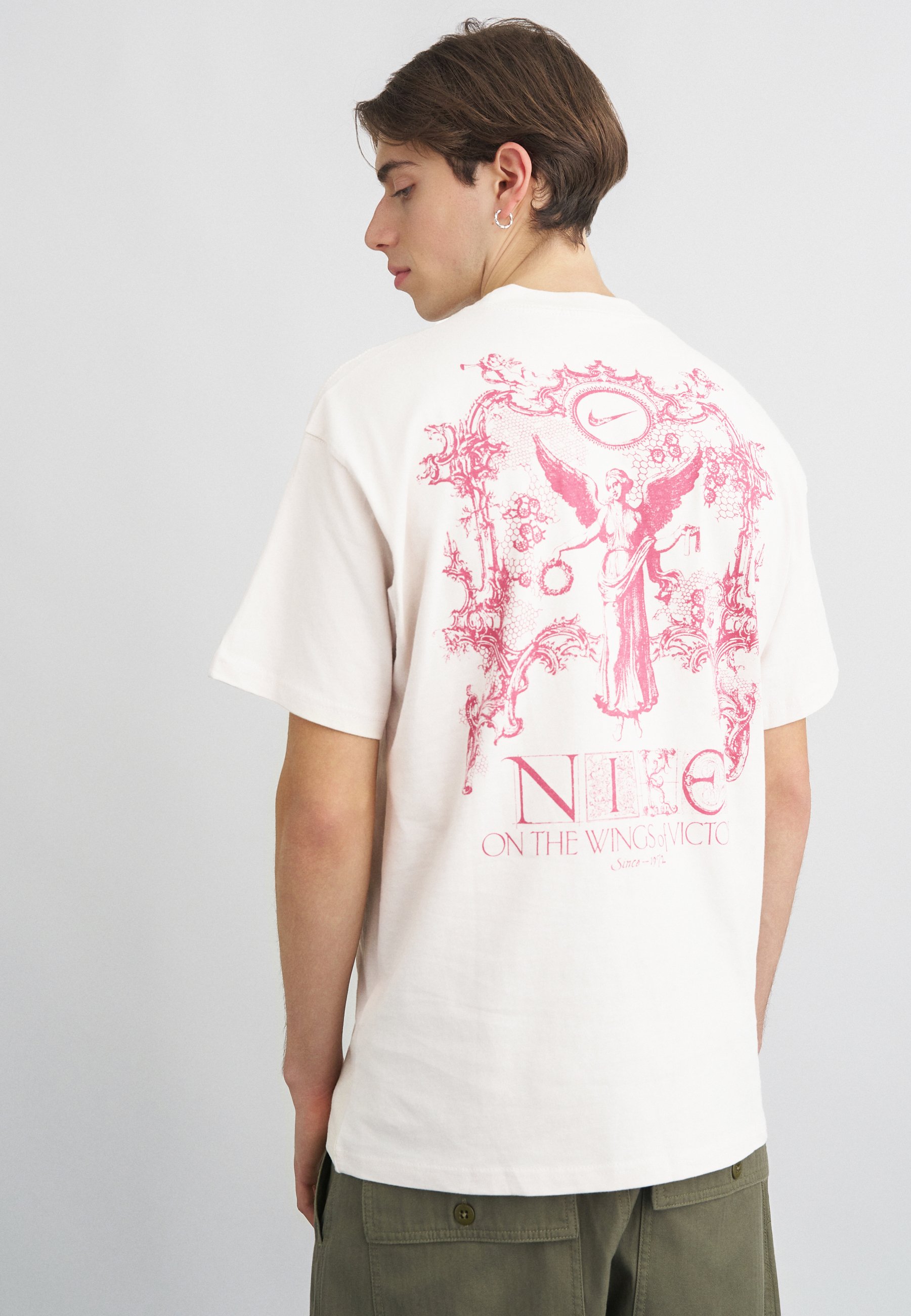 Nike Sportswear TEE WINGS VICTORY - Print T-shirt - orewood/off 