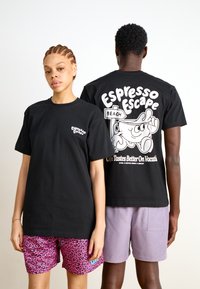 On Vacation - ESPRESSO ESCAPE UNISEX - Print T-shirt - black Thumbnail Image 1
