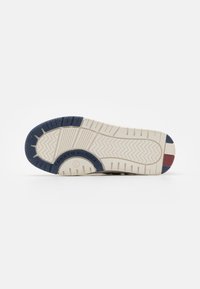 Tommy Hilfiger NATHAN UNISEX - Zapatillas altas - tobacco