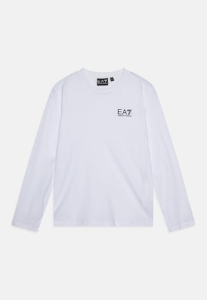 T-shirt à manches longues blanc en coton. Présente un petit logo noir EA7 sur la poitrine gauche. Encolure ronde et coupe standard.