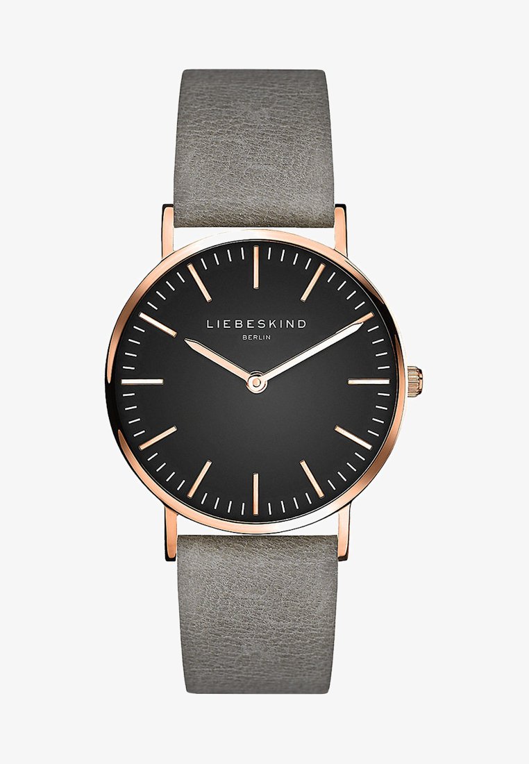 Analoge Uhr mit schwarzem Zifferblatt, goldenen Zeigern und Markierungen sowie einem grauen Lederarmband. Runder Gehäuse mit minimalistischem Design und Markenlogo.